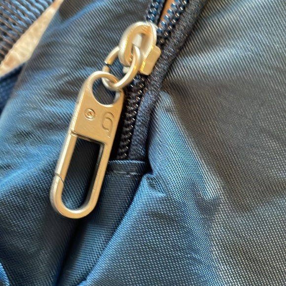 NWT Baggalini Securtex Anti-Theft Memento Crossbody pacific blue RFID cc slots - Picture 10 of 16